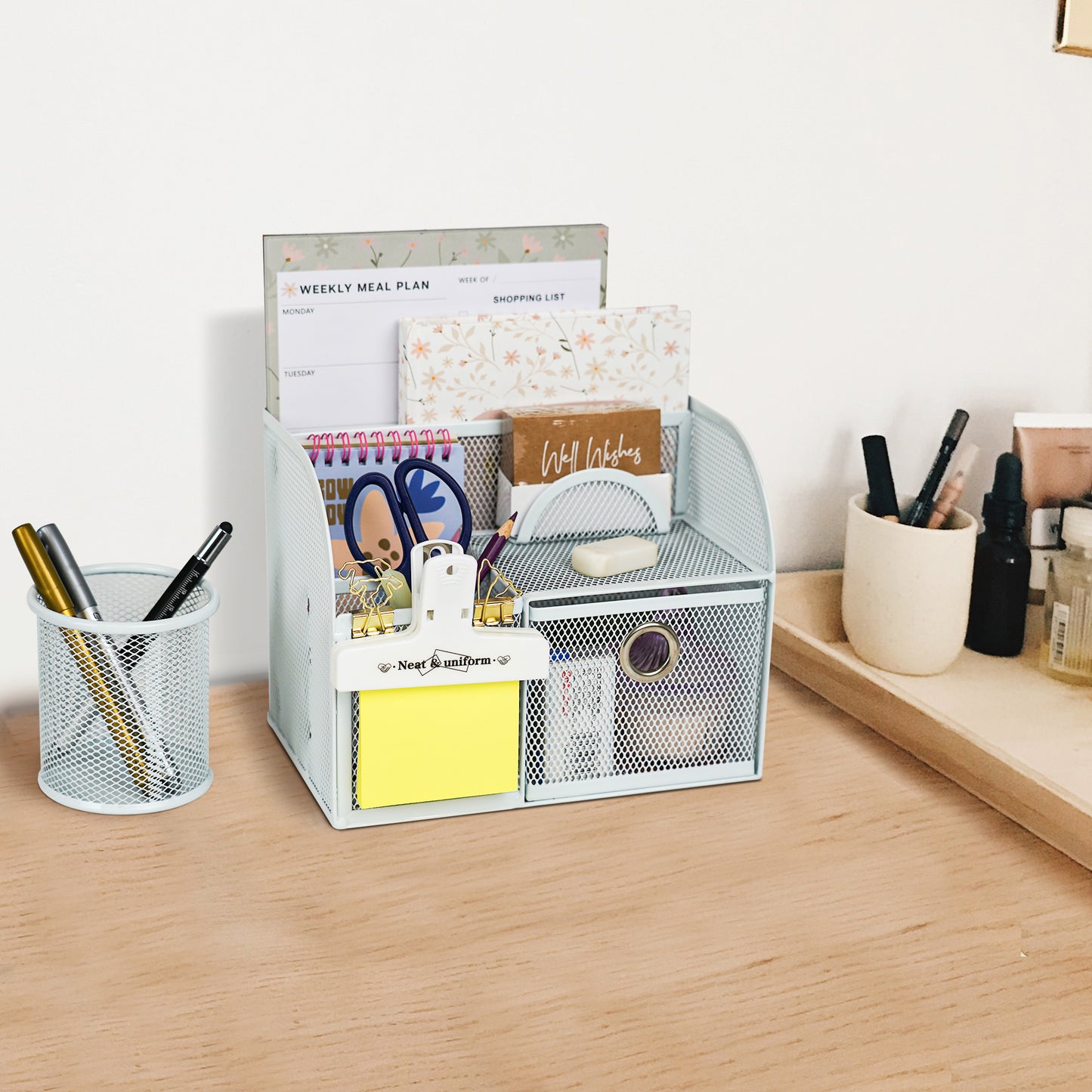 YOBRO Mesh Pen Holder Desk Organizer With Sticky Note Holder and Paper Clips Balck and White